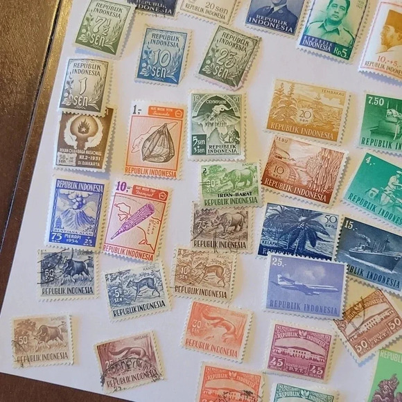 🌴3/$15🌴 Vintage stamps from Indonesia - Picture 4 of 6